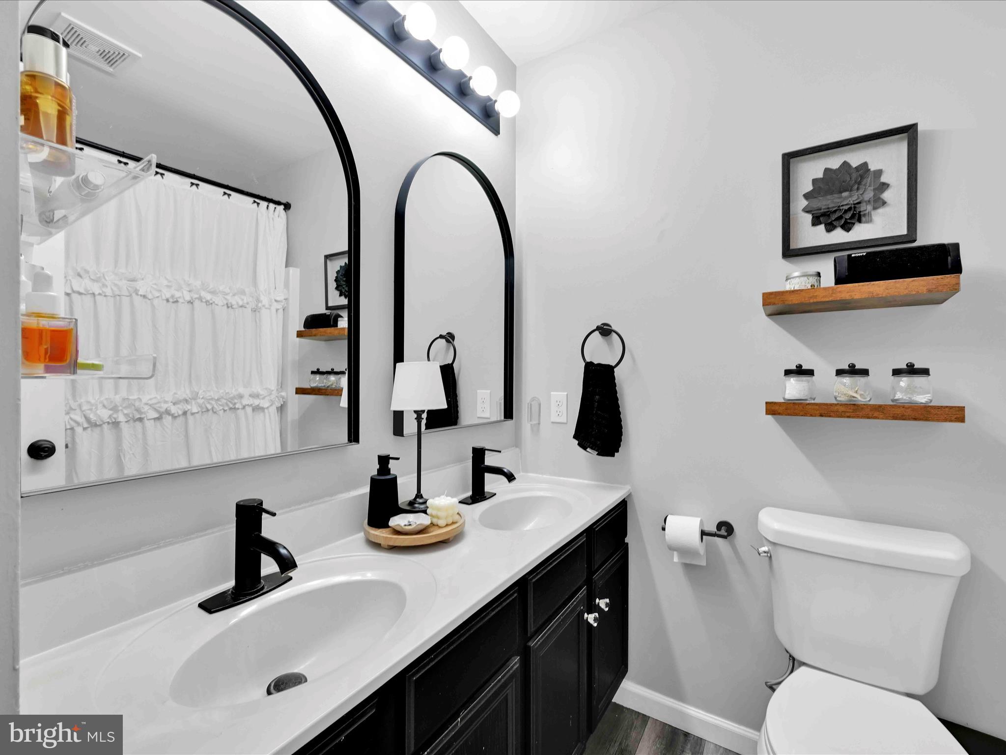 172 Riders Way Lebanon, PA 17042 - Photo 21 of 29 Bathroom