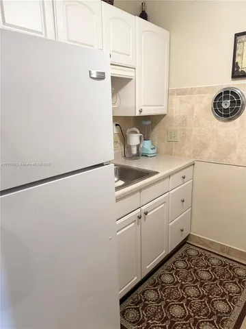 $129,000 | 900 Atlantic Shores Boulevard, Unit 220, Hallandale Beach, FL 33009