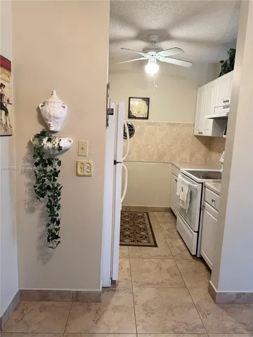 $129,000 | 900 Atlantic Shores Boulevard, Unit 220, Hallandale Beach, FL 33009