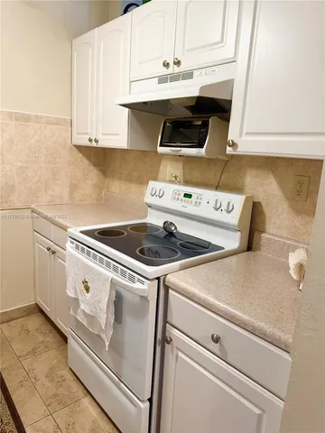 $129,000 | 900 Atlantic Shores Boulevard, Unit 220, Hallandale Beach, FL 33009