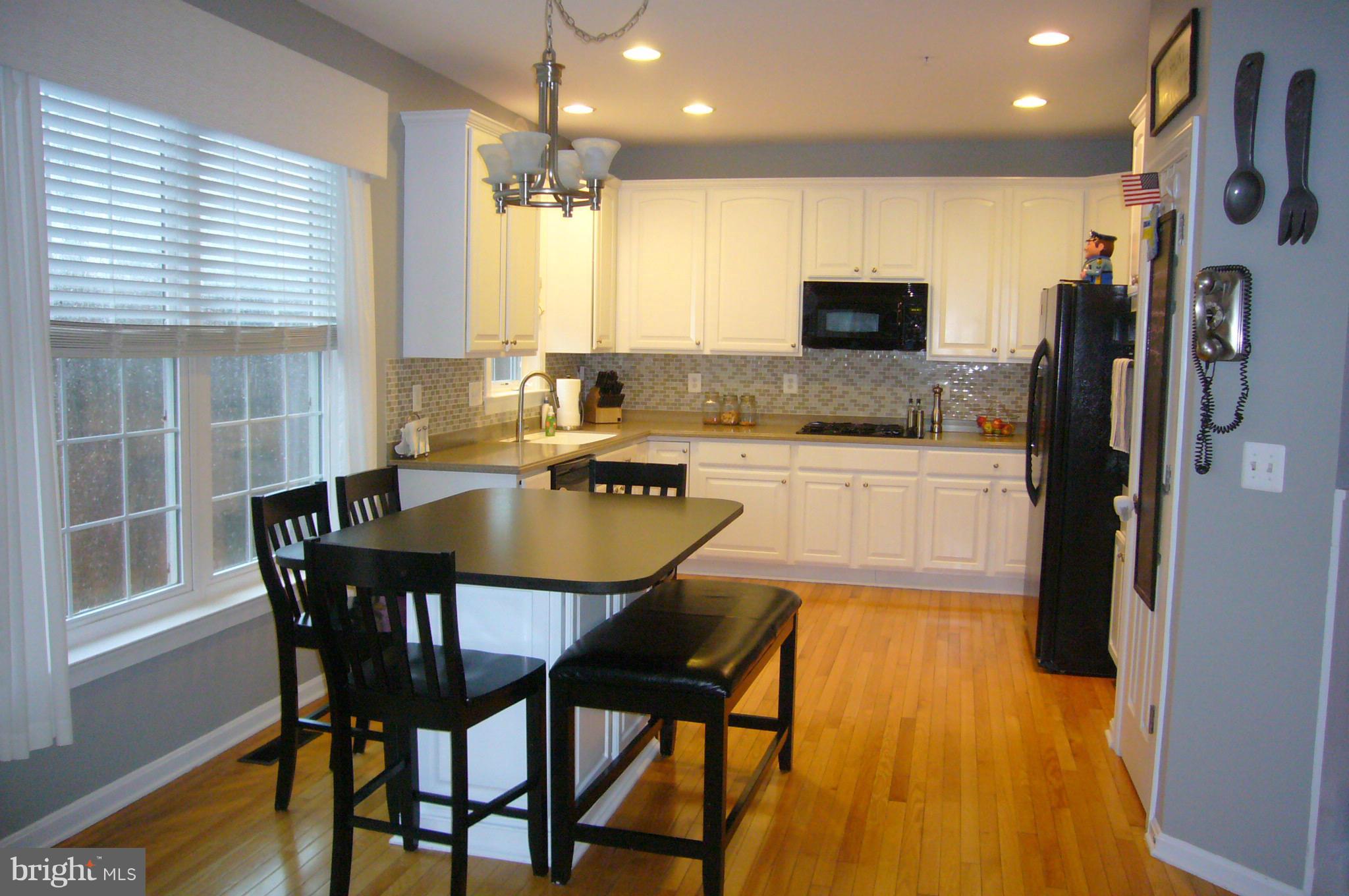 Large table area in kitchen, perfect for meals