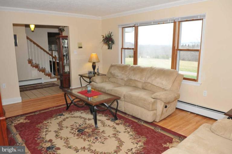 11401 Hill Road Keymar, MD 21757 - Photo 3 of 25 Living Room