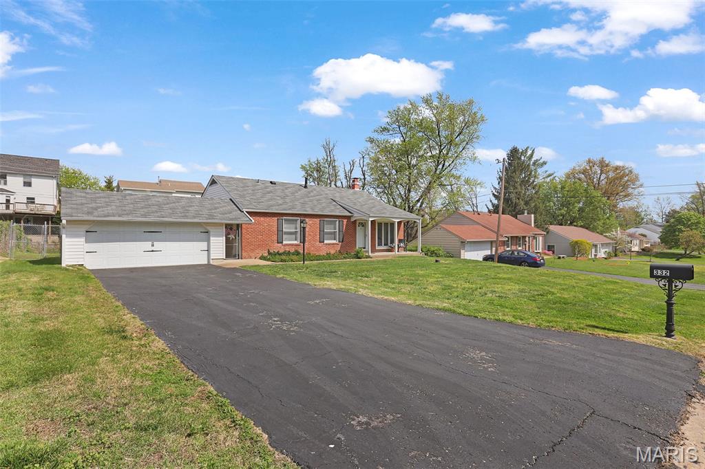 332 Providence Road Ballwin, MO 63011 - Photo 2 of 36