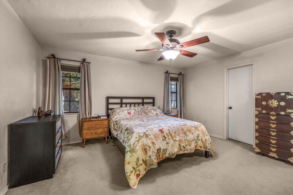 220 Annetta Road Willow Park, TX 76087 - Photo 13 of 40 a bedroom with a bed and ceiling fan