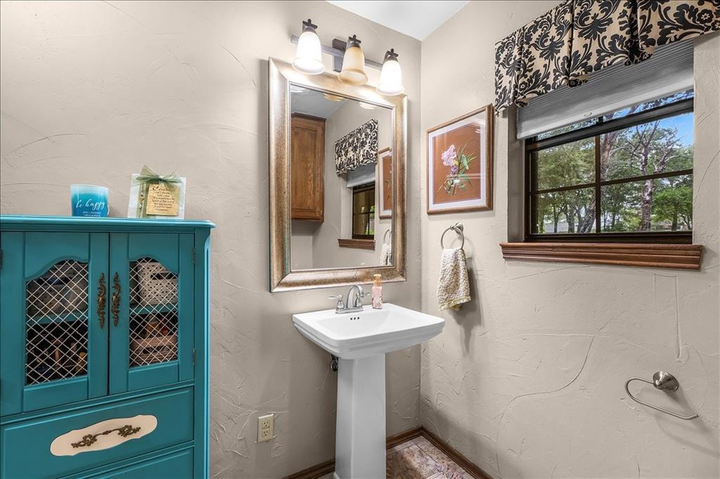 220 Annetta Road Willow Park, TX 76087 - Photo 23 of 40 a bathroom with a sink and a mirror