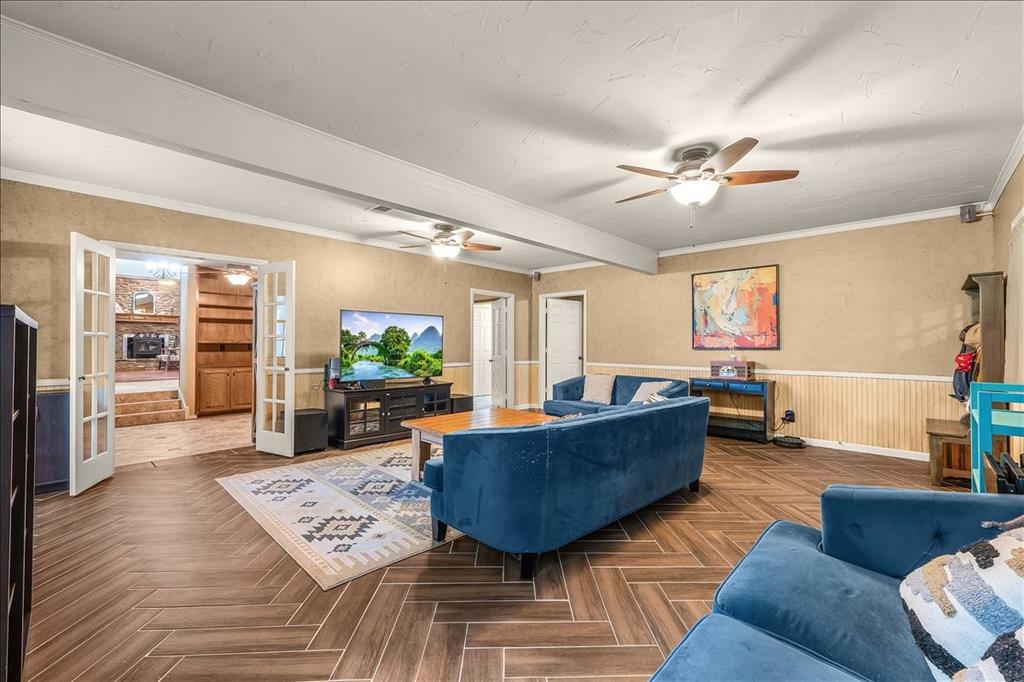 220 Annetta Road Willow Park, TX 76087 - Photo 24 of 40 a living room with furniture and a flat screen tv