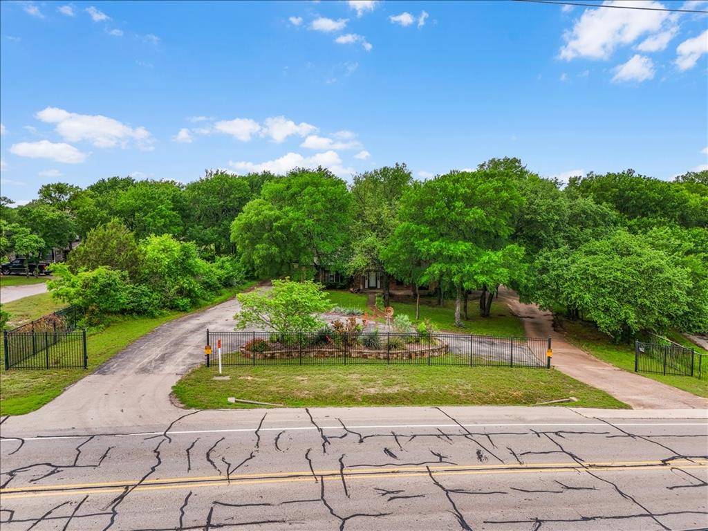 220 Annetta Road Willow Park, TX 76087 - Photo 38 of 40 a view of a garden with a building in the background