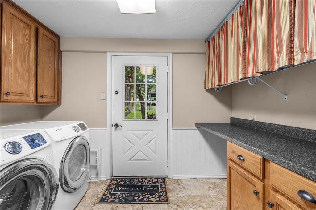220 Annetta Road Willow Park, TX 76087 - Photo 8 of 40 a utility room with dryer and washer