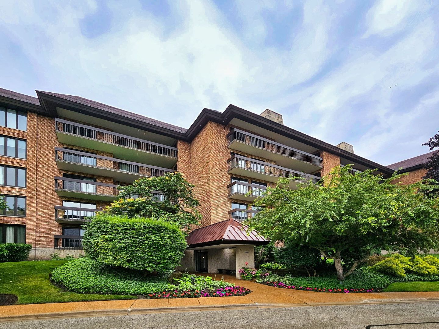 a front view of house with yard
