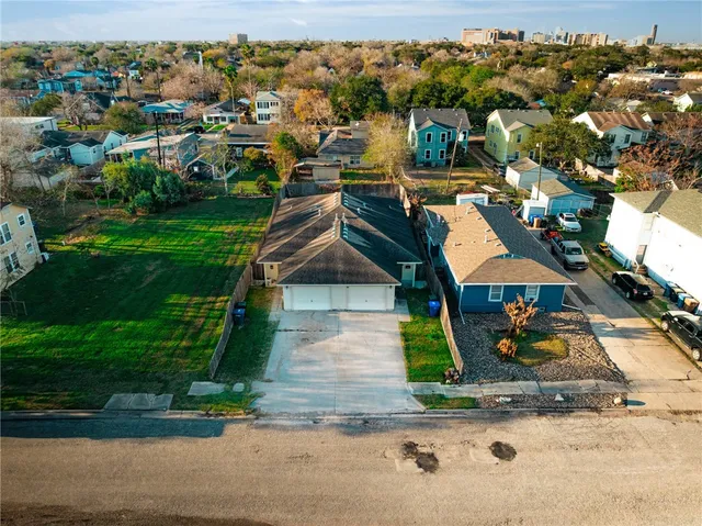 $335,000 | 326 Oleander Avenue, Corpus Christi, TX 78404