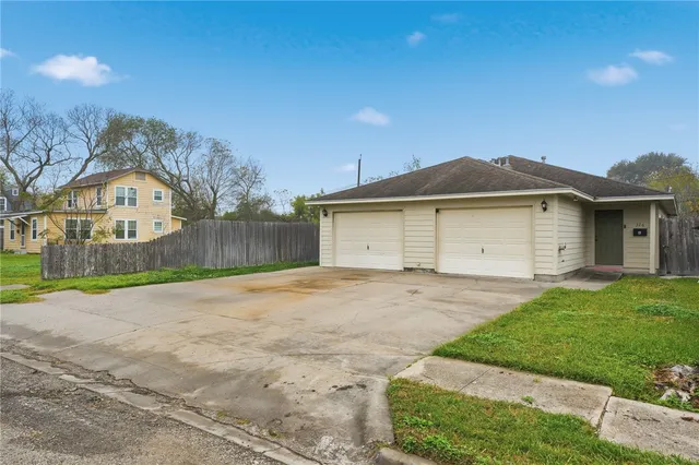 $335,000 | 326 Oleander Avenue, Corpus Christi, TX 78404