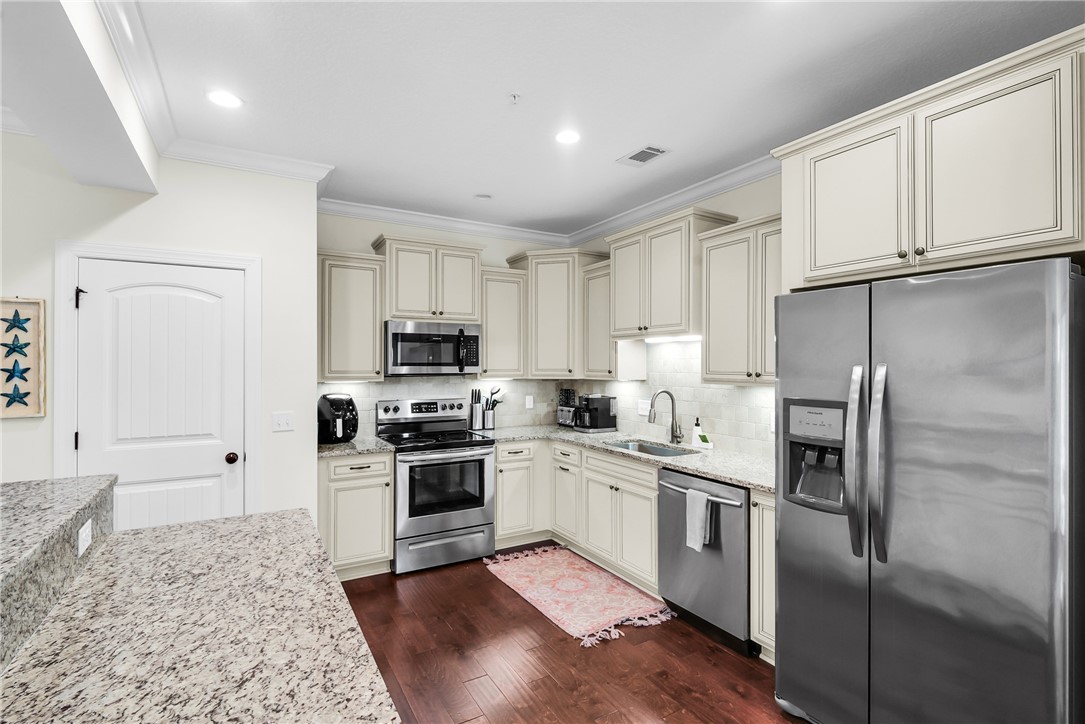 804 Mariners Circle St. Simons Island, GA 31522 - Photo 8 of 32