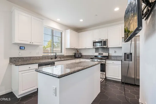 $680,000 | 344 Campbell Court, Santa Paula, CA 93060