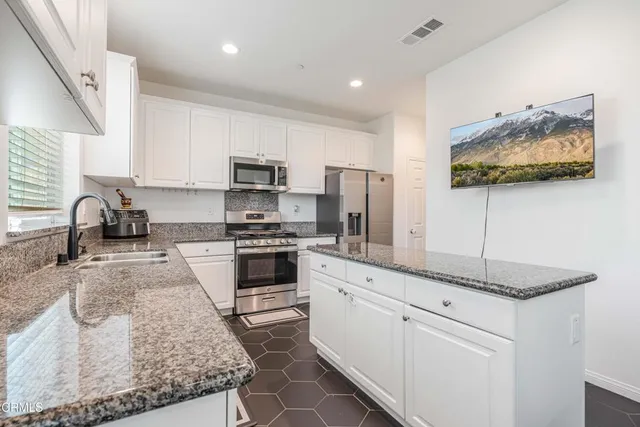 $680,000 | 344 Campbell Court, Santa Paula, CA 93060