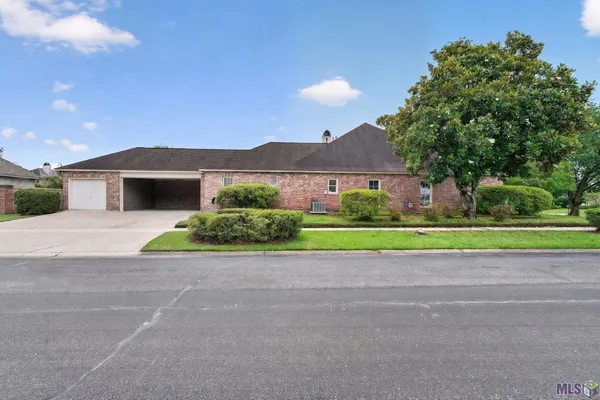 $650,000 | 5413 North Pointer Court, Baton Rouge, LA 70808