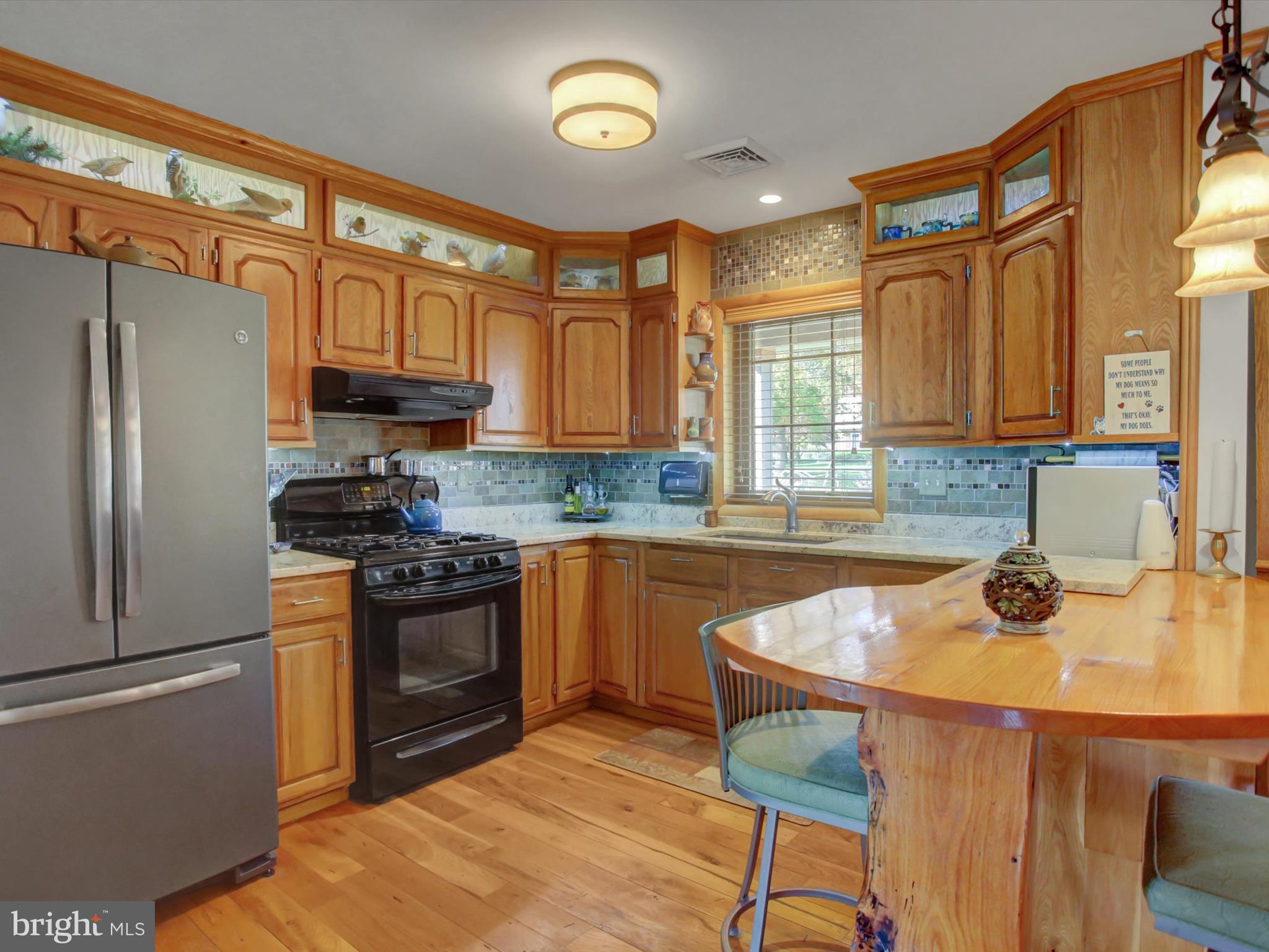 46 Pin Oak Lane Gettysburg, PA 17325 - Photo 17 of 54 a kitchen with stainless steel appliances granite countertop a stove a sink and a refrigerator