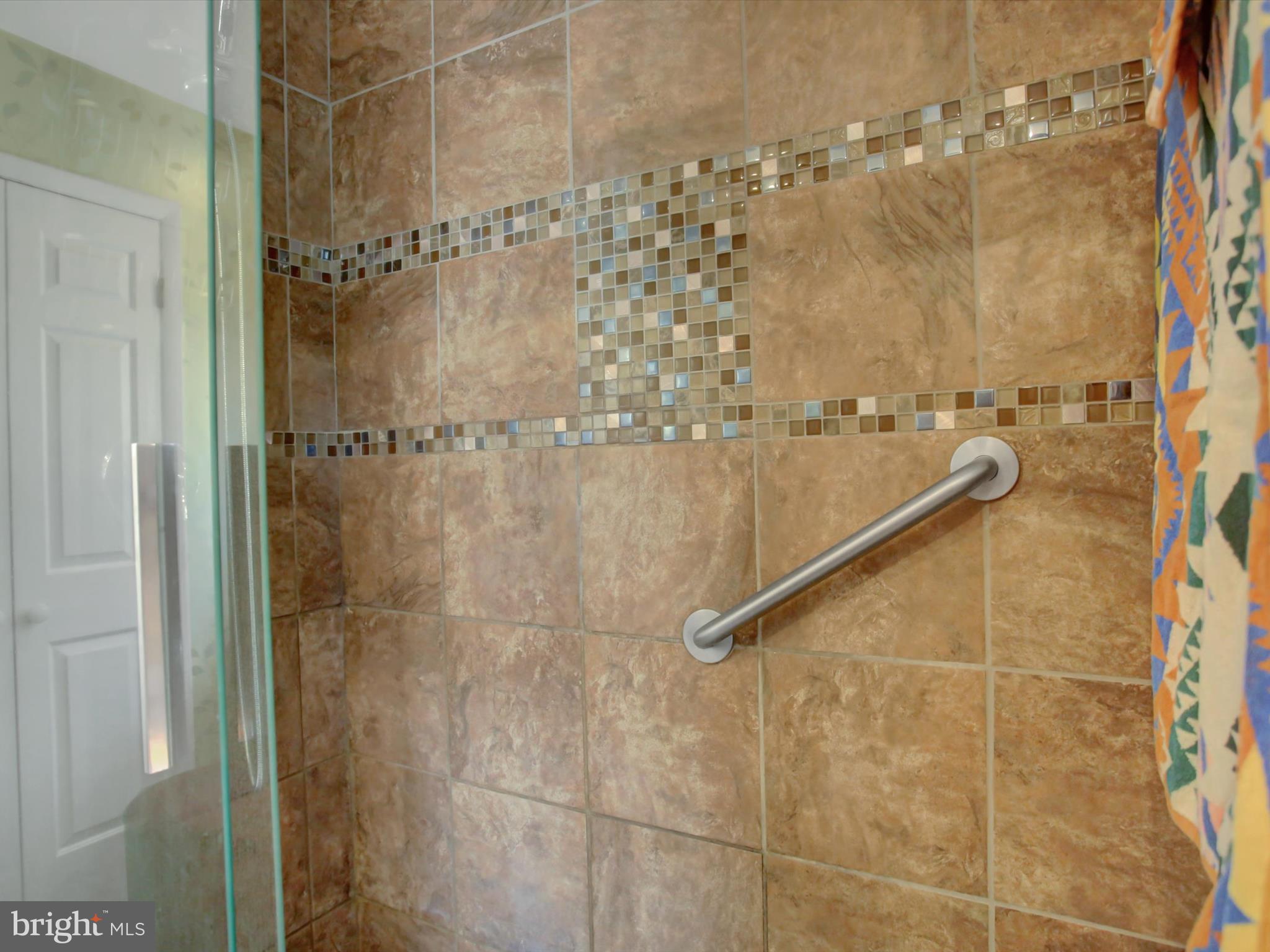 46 Pin Oak Lane Gettysburg, PA 17325 - Photo 27 of 54 a bathroom with a shower