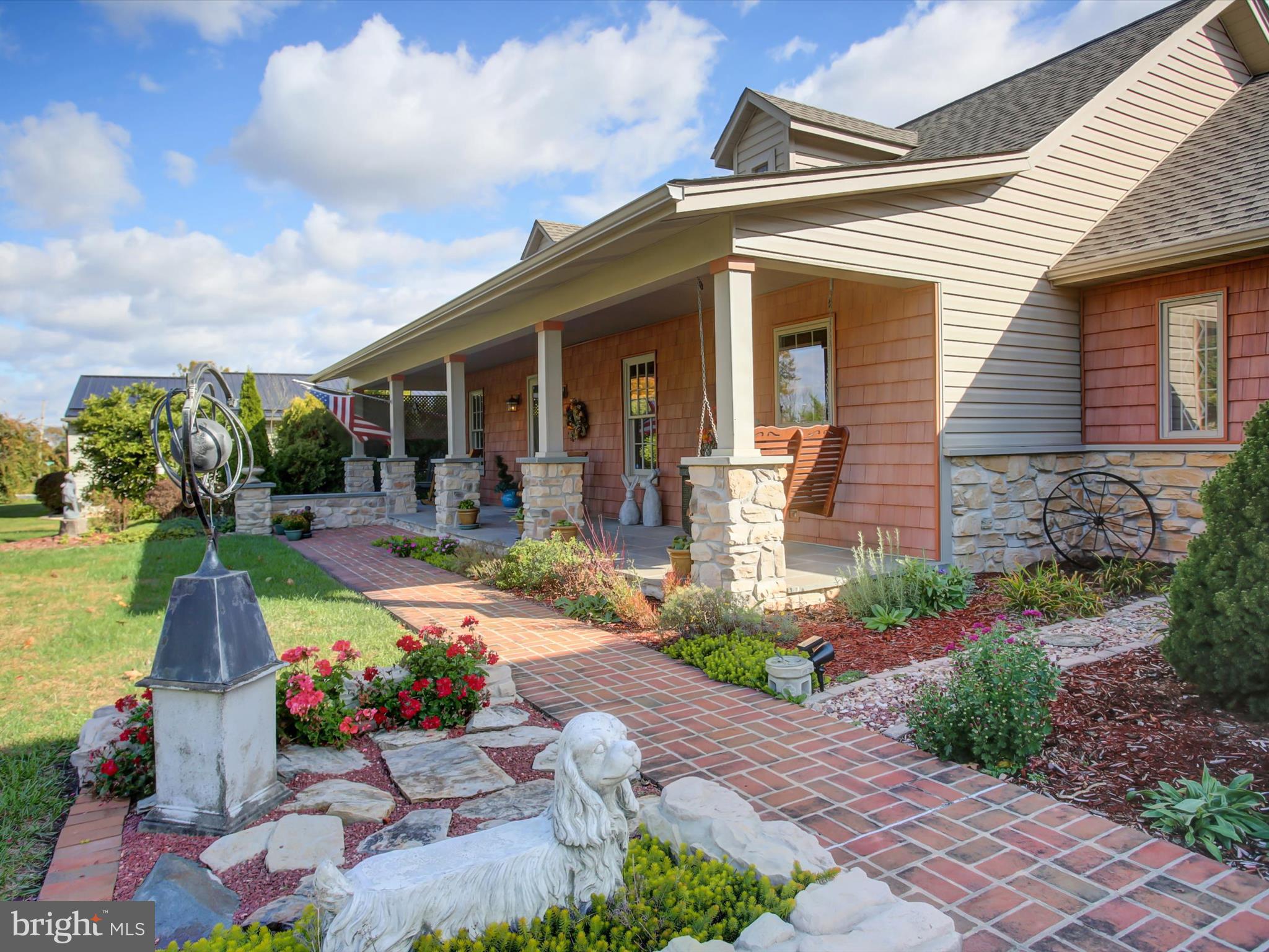46 Pin Oak Lane Gettysburg, PA 17325 - Photo 4 of 54 a front view of a house with garden