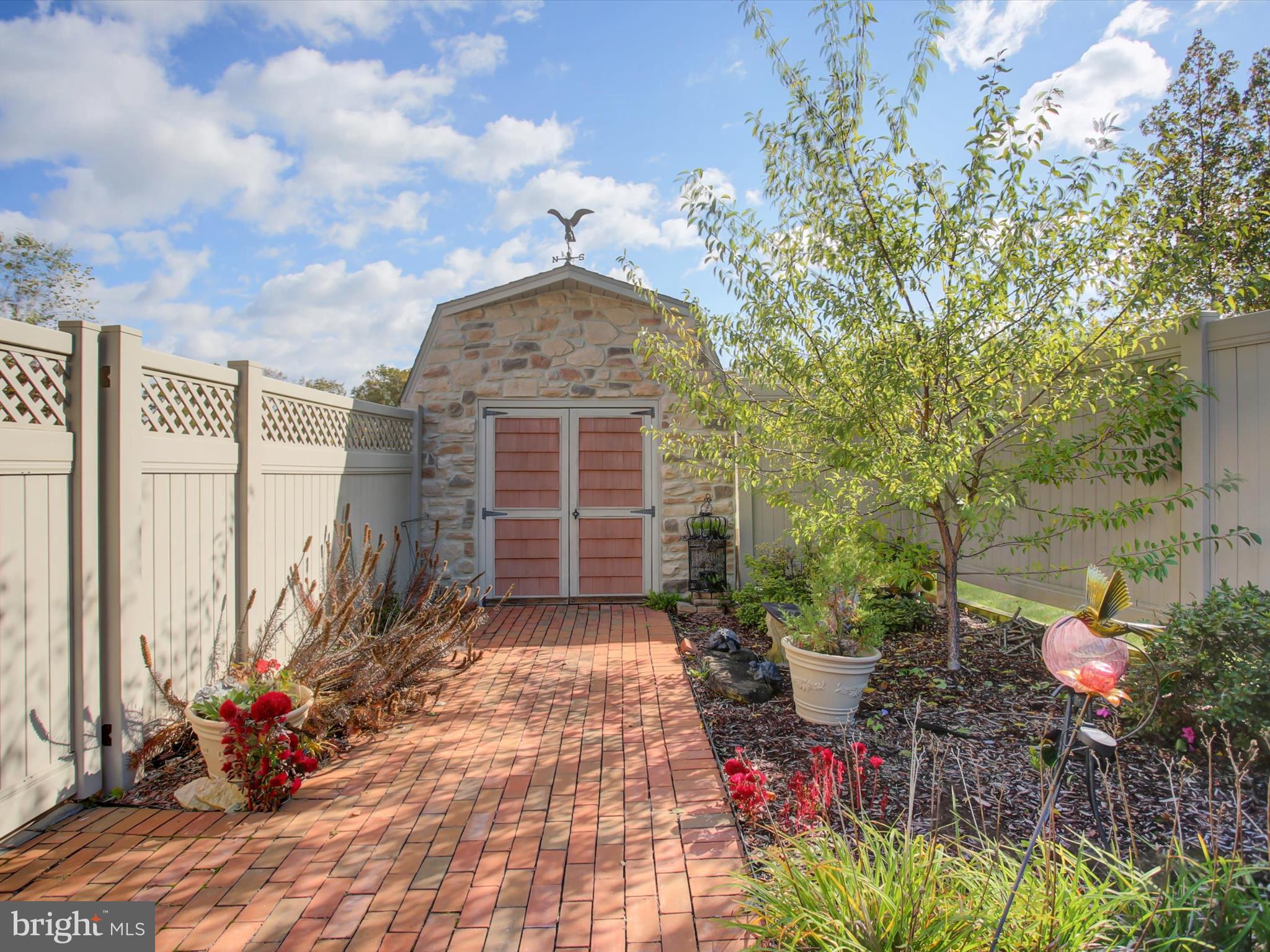 46 Pin Oak Lane Gettysburg, PA 17325 - Photo 49 of 54 a front view of a house with a yard