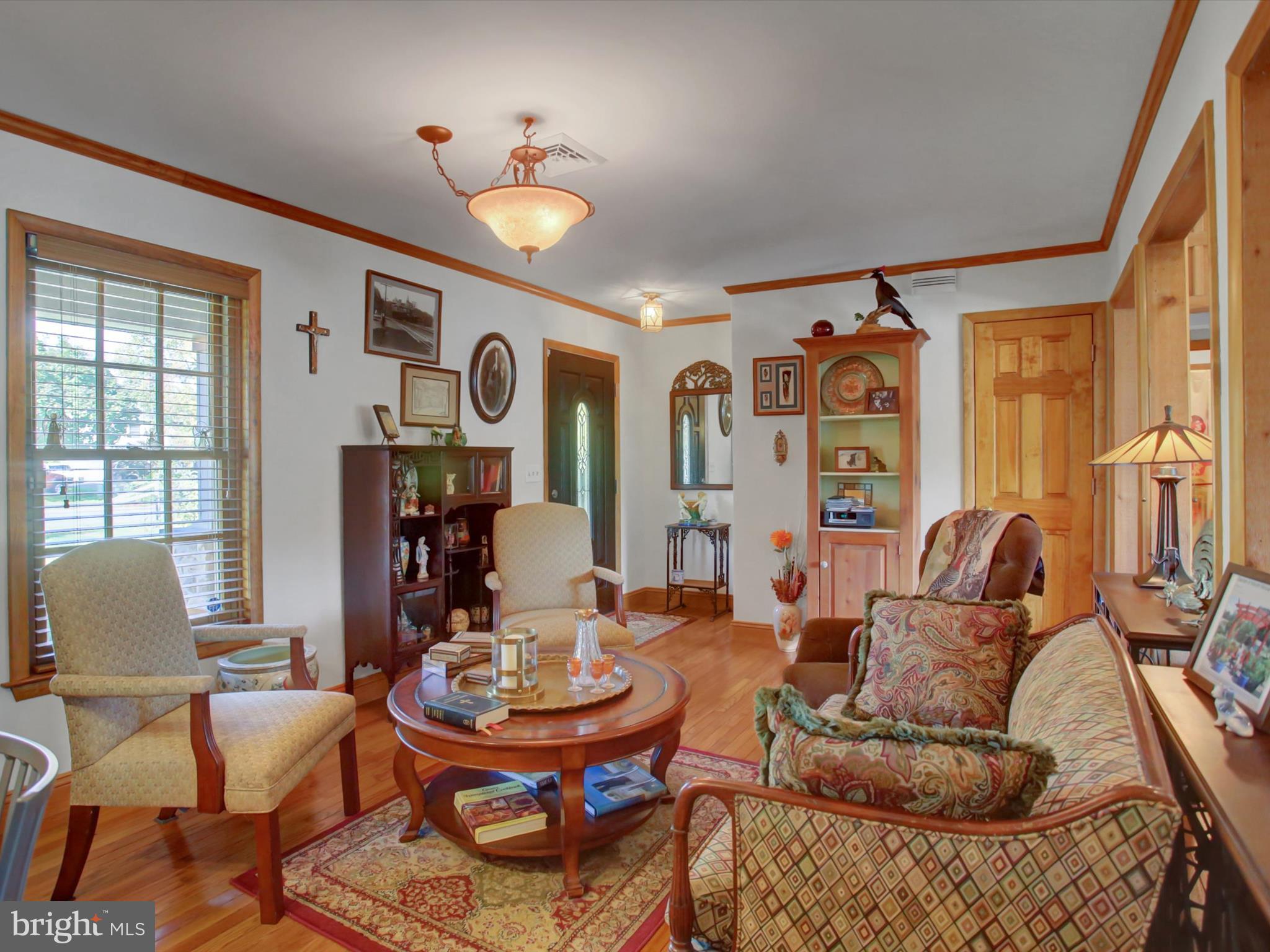 46 Pin Oak Lane Gettysburg, PA 17325 - Photo 7 of 54 a living room with furniture and a large window