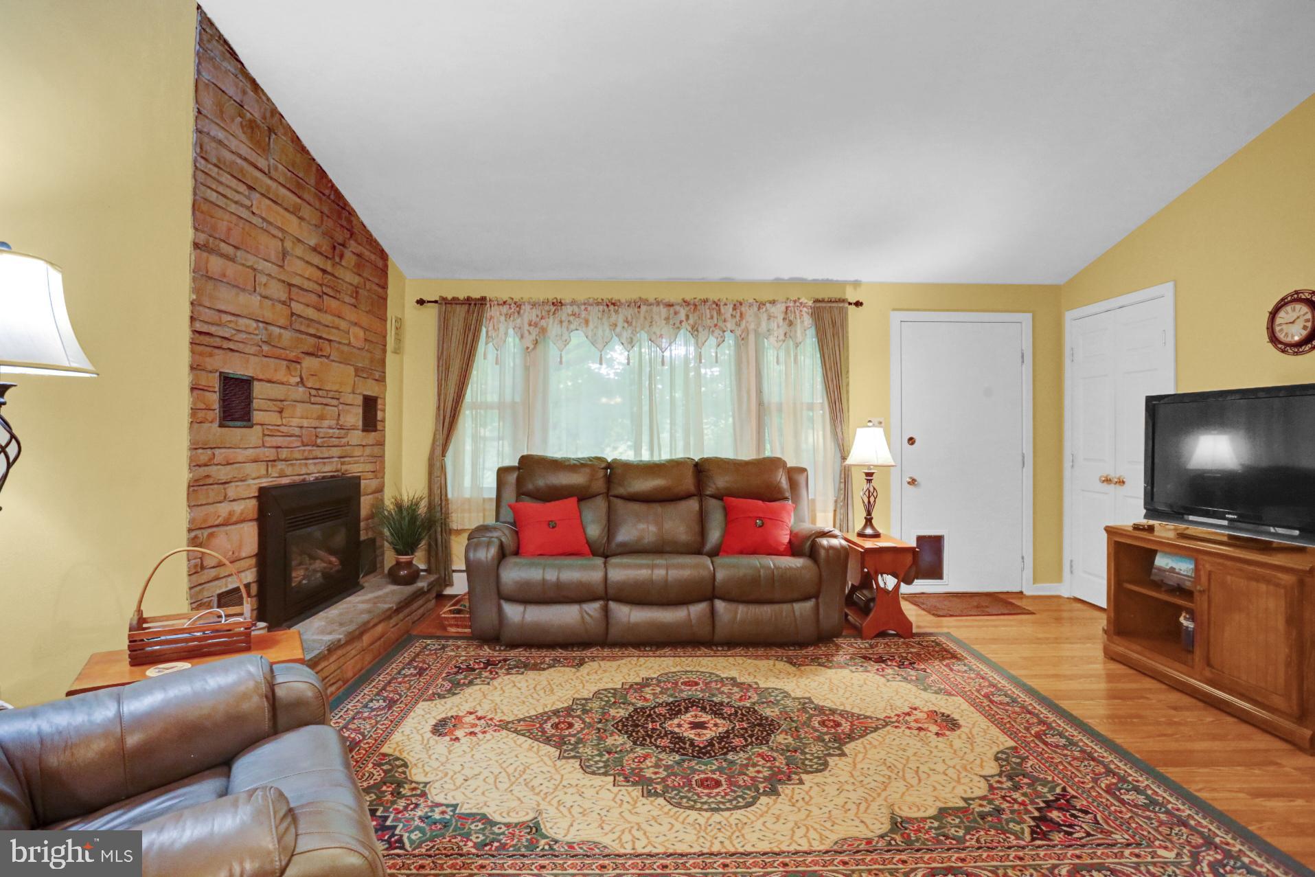 42 MacMillan Road Mohnton, PA 19540 - Photo 4 of 30 Living Room