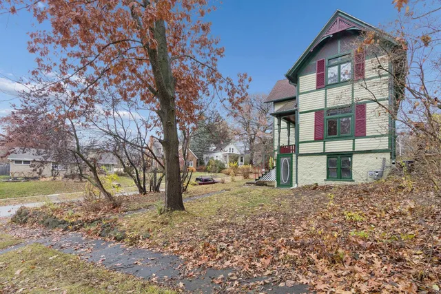$175,000 | 1611 Oakes Avenue, Rockford, IL 61107