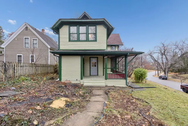 $175,000 | 1611 Oakes Avenue, Rockford, IL 61107
