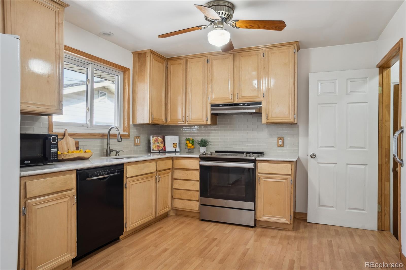 11609 Fowler Drive Northglenn, CO 80233 - Photo 7 of 36