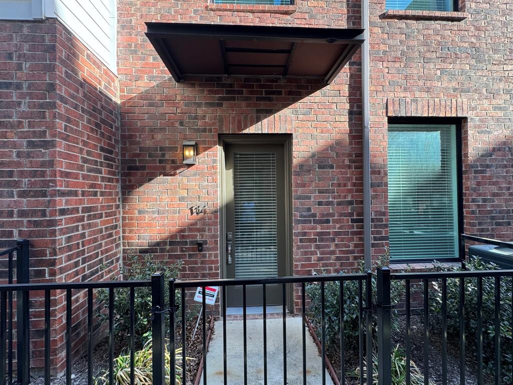 114 Chester Court Dallas, TX 75203 - Photo 26 of 31 a front view of a house with glass windows