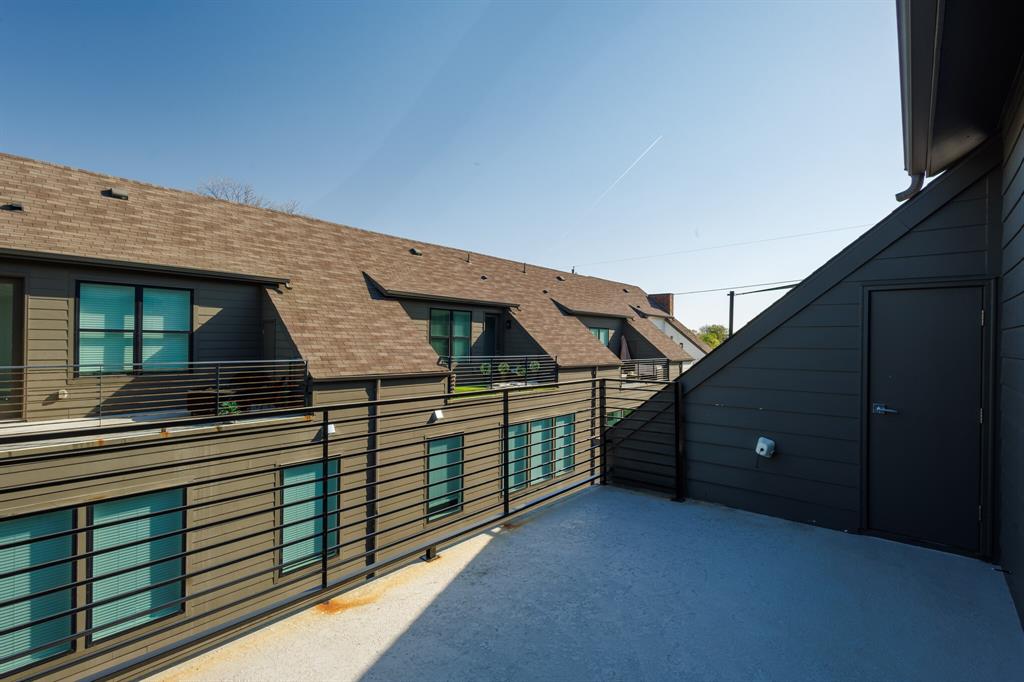 114 Chester Court Dallas, TX 75203 - Photo 28 of 31 a view of a terrace