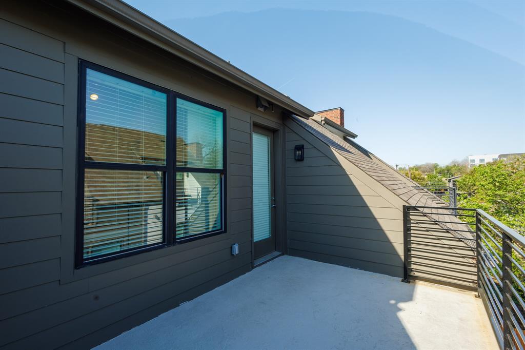 114 Chester Court Dallas, TX 75203 - Photo 30 of 31 a view of a house with a stairs