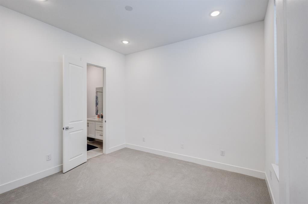 114 Chester Court Dallas, TX 75203 - Photo 6 of 31 a view of empty room