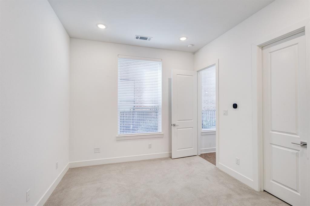114 Chester Court Dallas, TX 75203 - Photo 7 of 31 an empty room with windows and closet