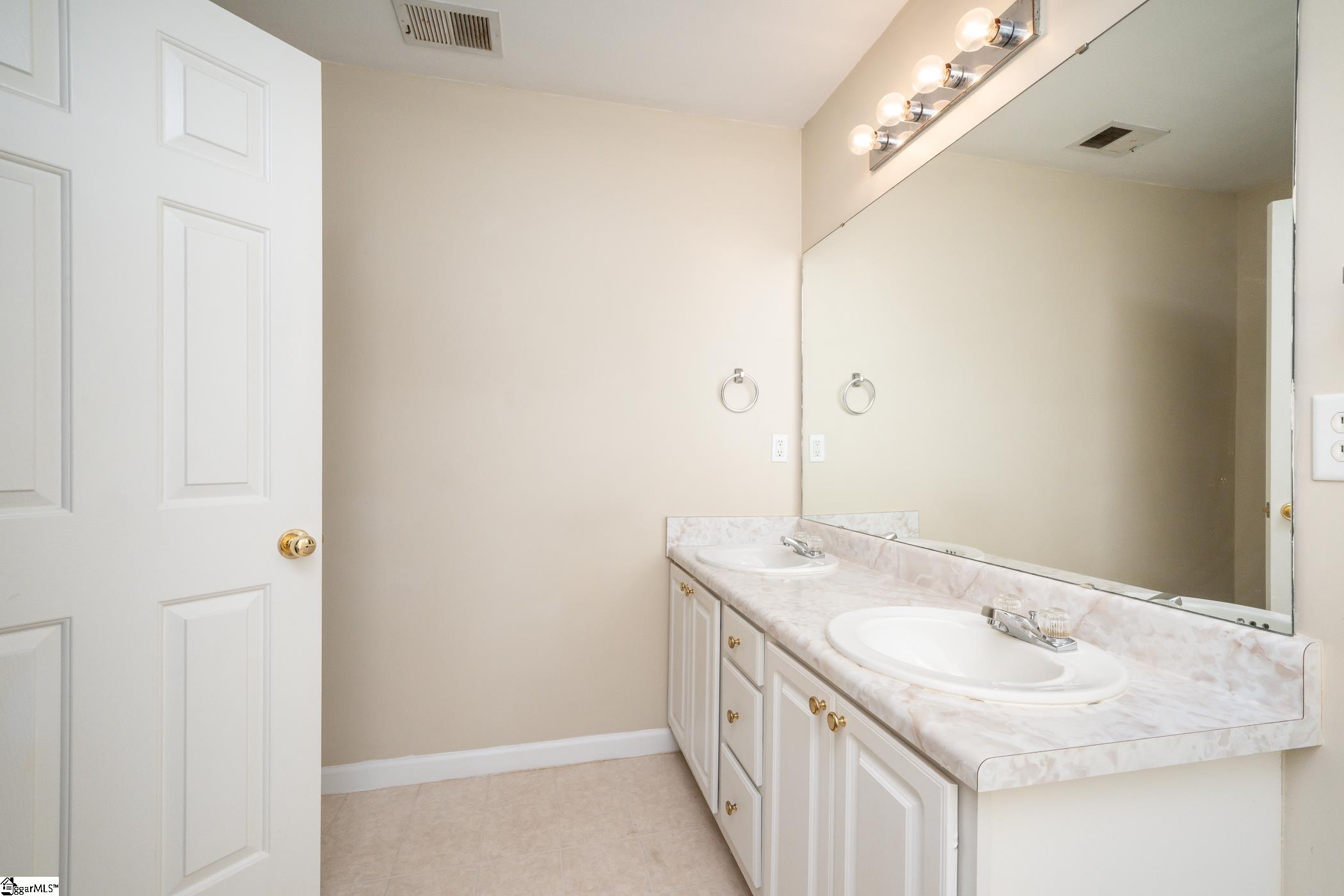 708 Timberwood Ridge Greer, SC 29651 - Photo 8 of 19 Gallery Image 8