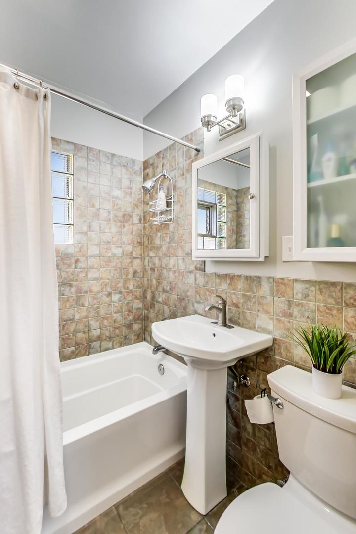 272 North Willow Road Elmhurst, IL 60126 - Photo 15 of 33 a bathroom with a sink toilet and shower