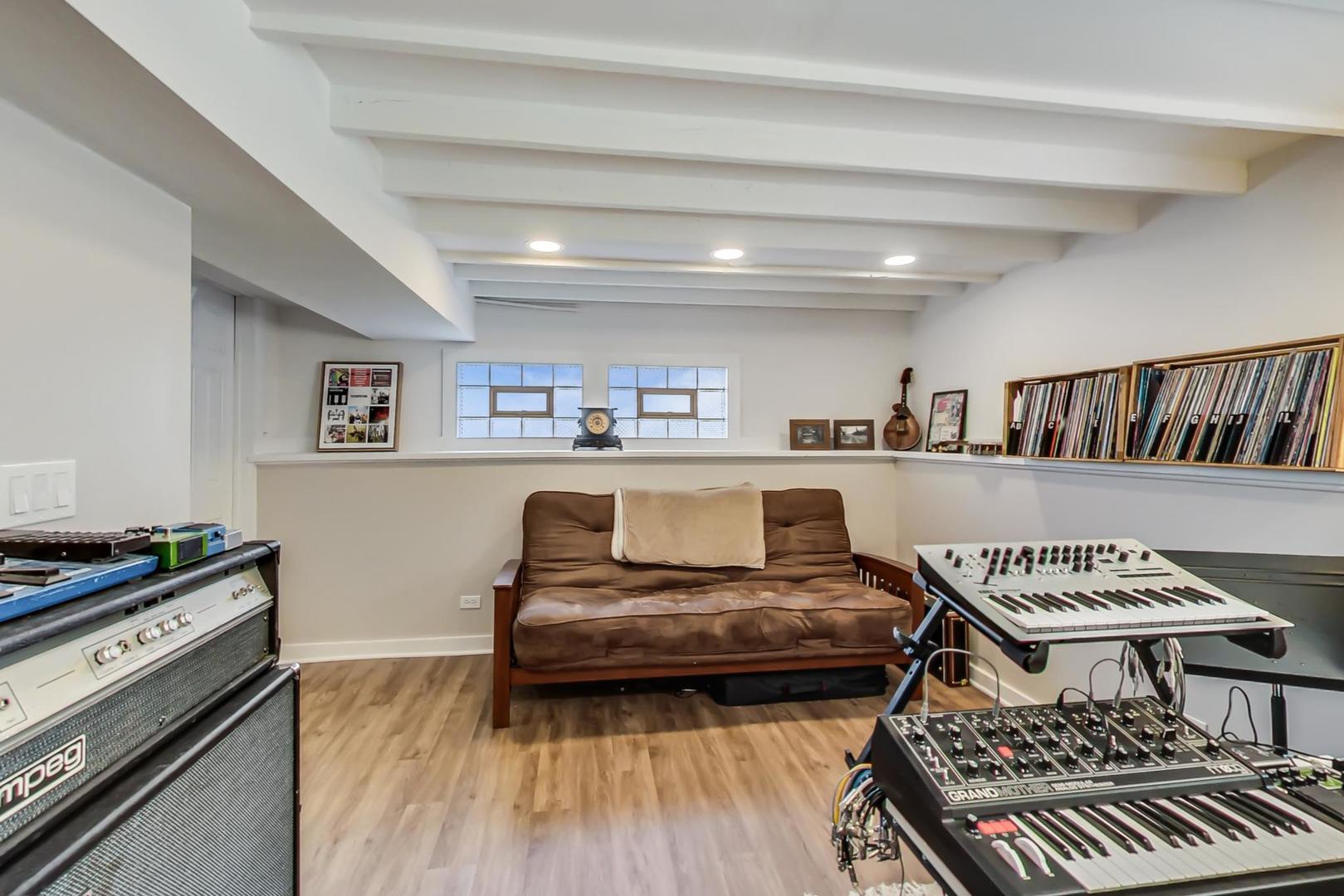 272 North Willow Road Elmhurst, IL 60126 - Photo 23 of 33 a living room with furniture and a rug