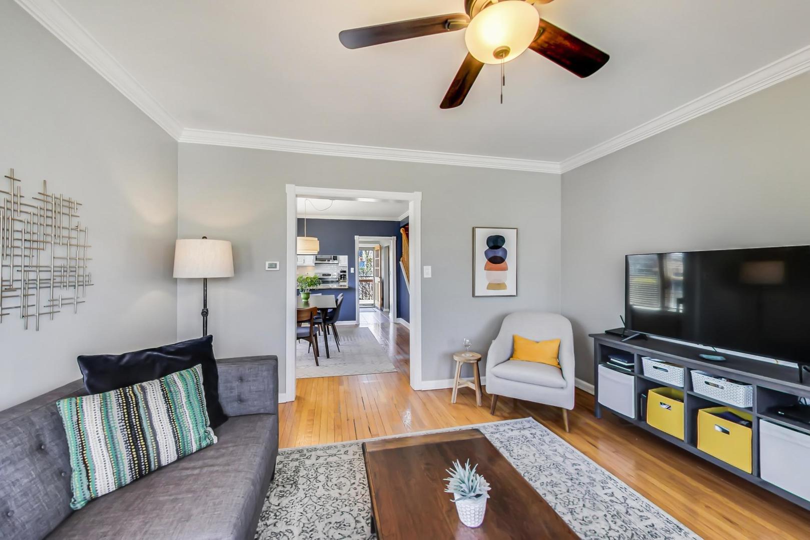272 North Willow Road Elmhurst, IL 60126 - Photo 5 of 33 a living room with furniture and a flat screen tv