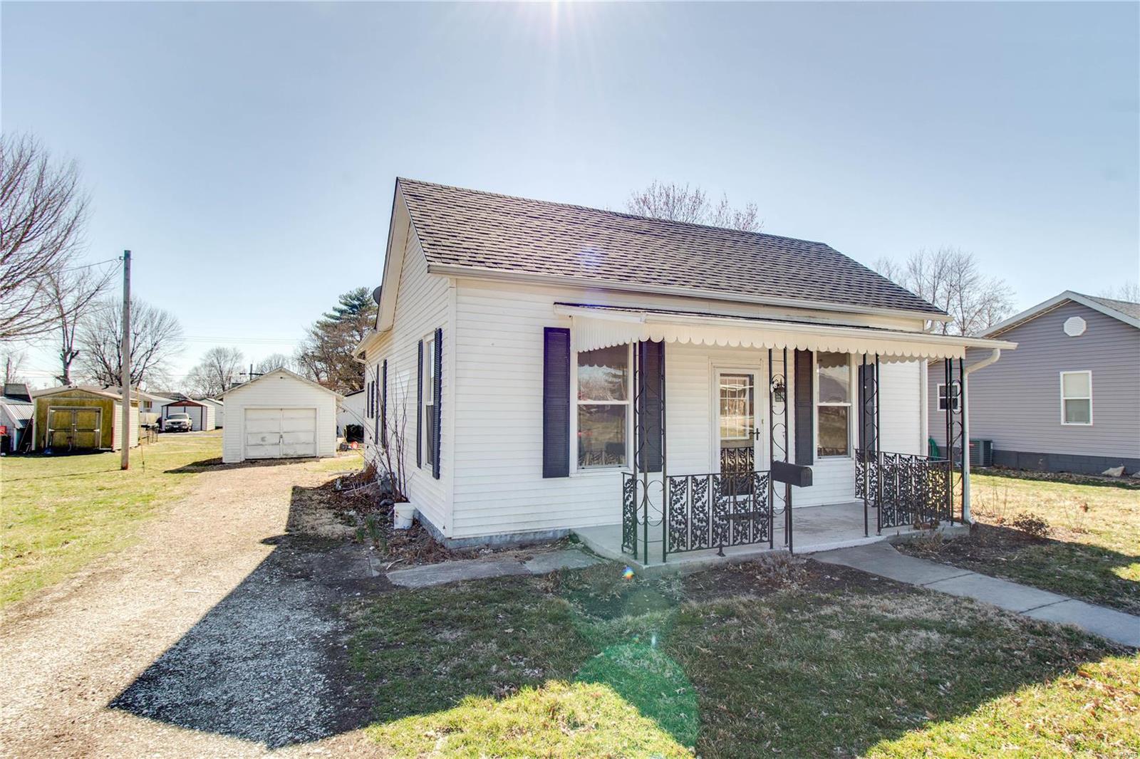 209 Sycamore Carrollton, IL 62016 - Photo 1 of 34 Gallery Image 1