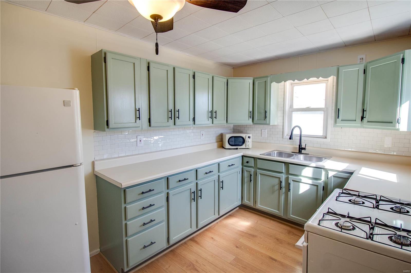 209 Sycamore Carrollton, IL 62016 - Photo 11 of 34 Gallery Image 11