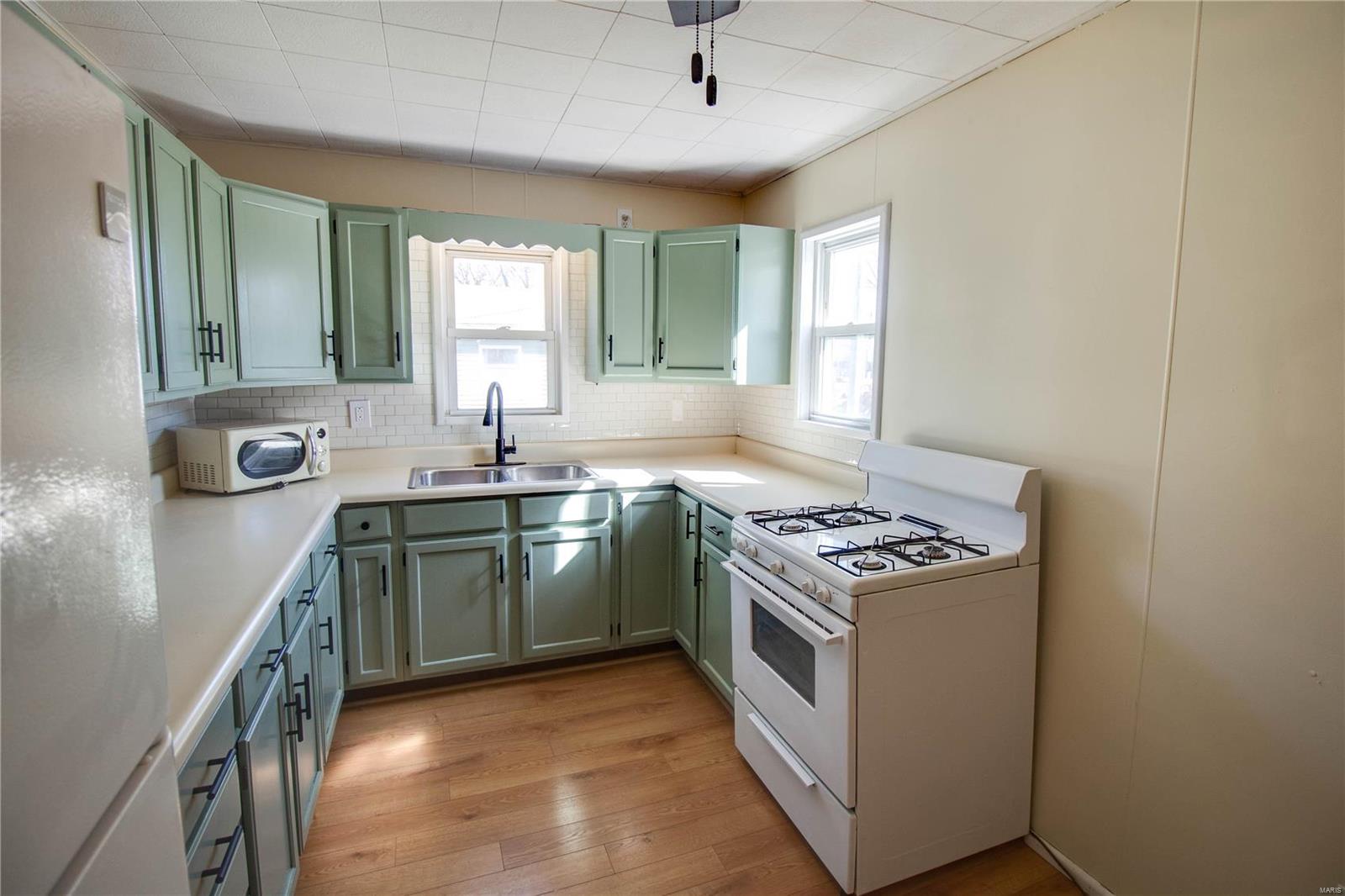 209 Sycamore Carrollton, IL 62016 - Photo 13 of 34 Gallery Image 13