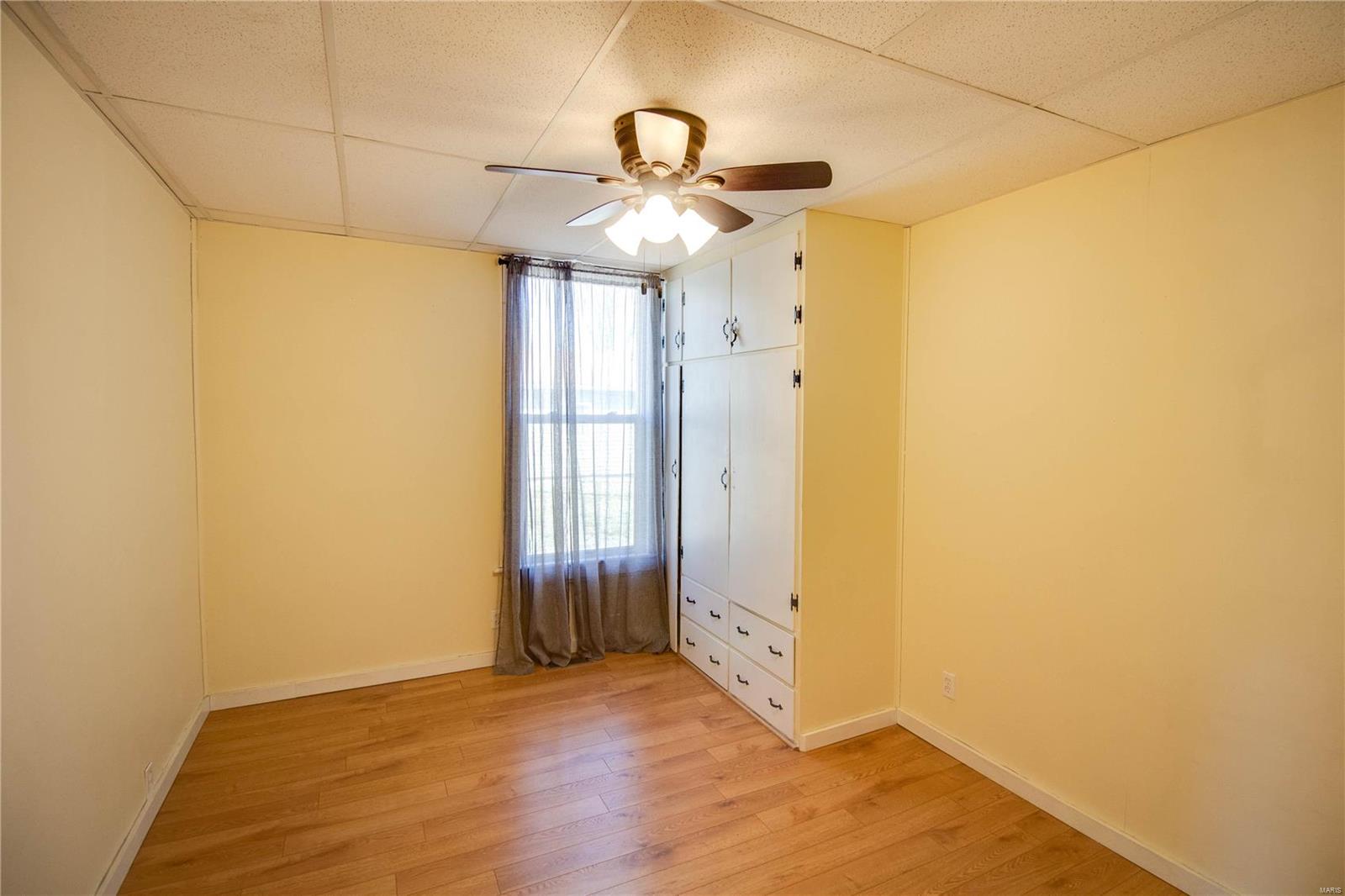 209 Sycamore Carrollton, IL 62016 - Photo 18 of 34 Gallery Image 18