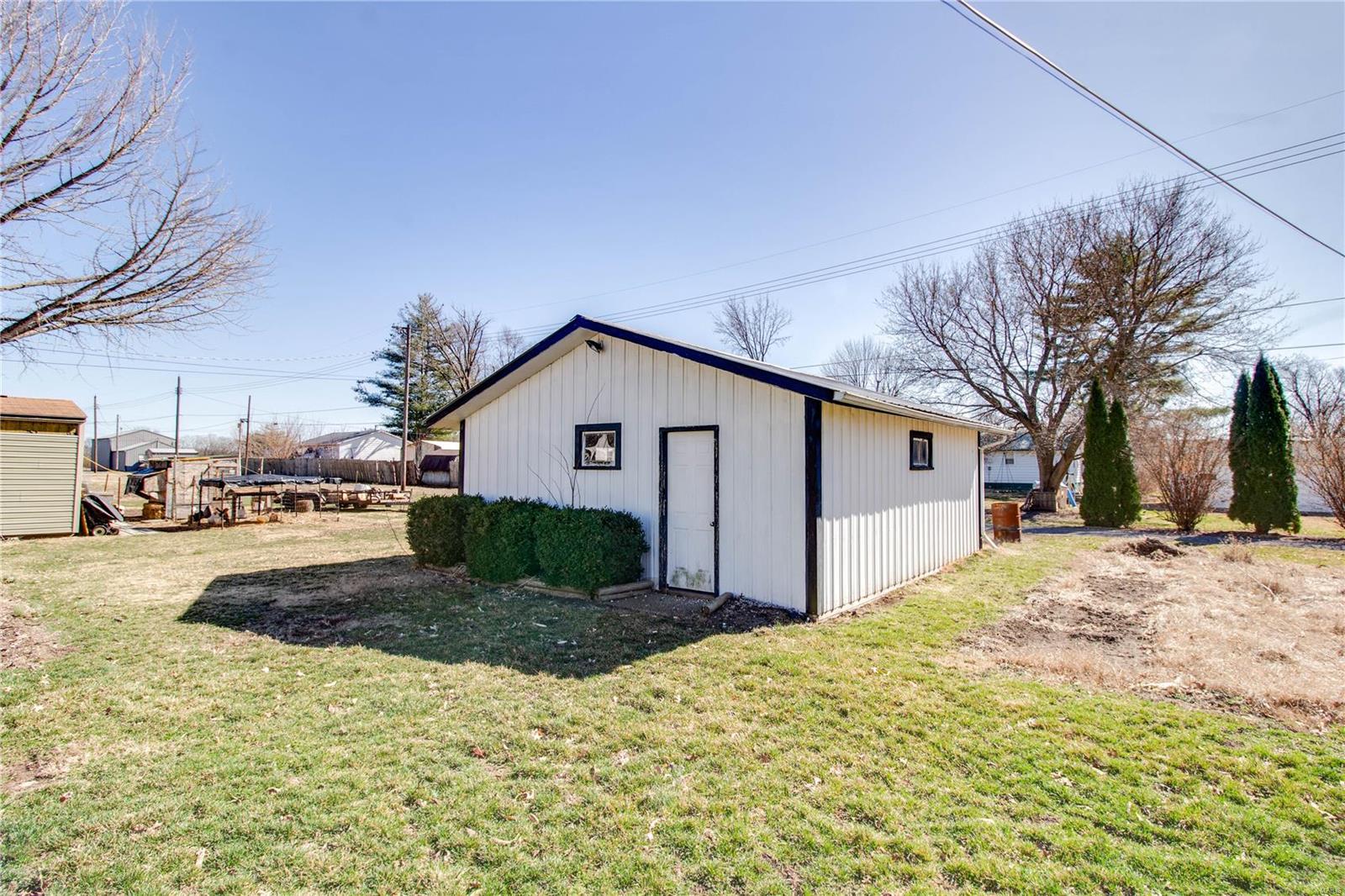 209 Sycamore Carrollton, IL 62016 - Photo 30 of 34 Gallery Image 30