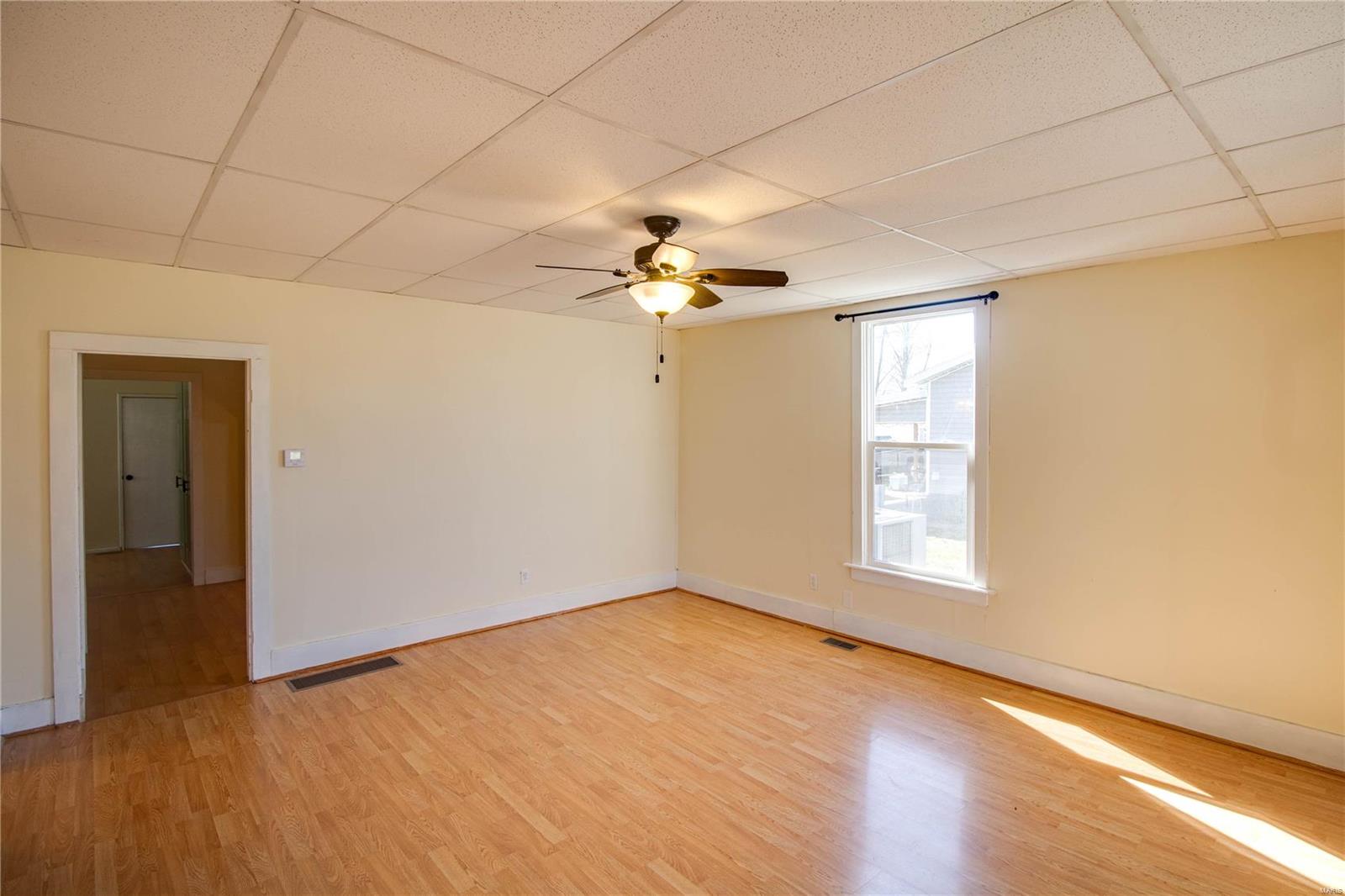 209 Sycamore Carrollton, IL 62016 - Photo 7 of 34 Gallery Image 7