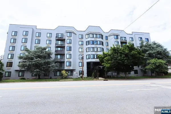$2,000 | 115 Polifly Road, Unit GJ2, Hackensack, NJ 07601