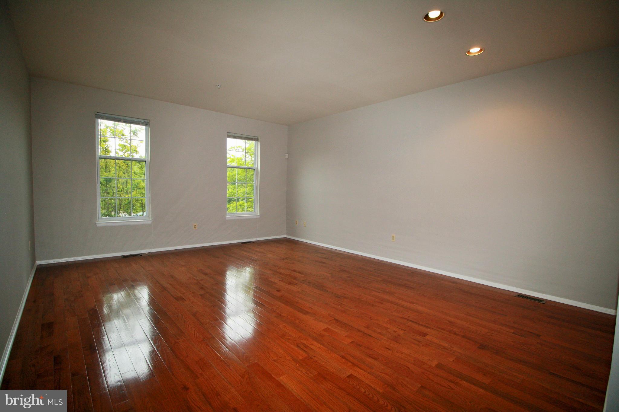 6322 Wind Rider Way Columbia, MD 21045 - Photo 3 of 14 Living Room
