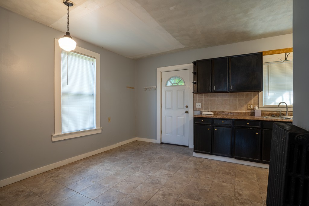 407 Union Street Springfield, MA 01105 - Photo 16 of 31