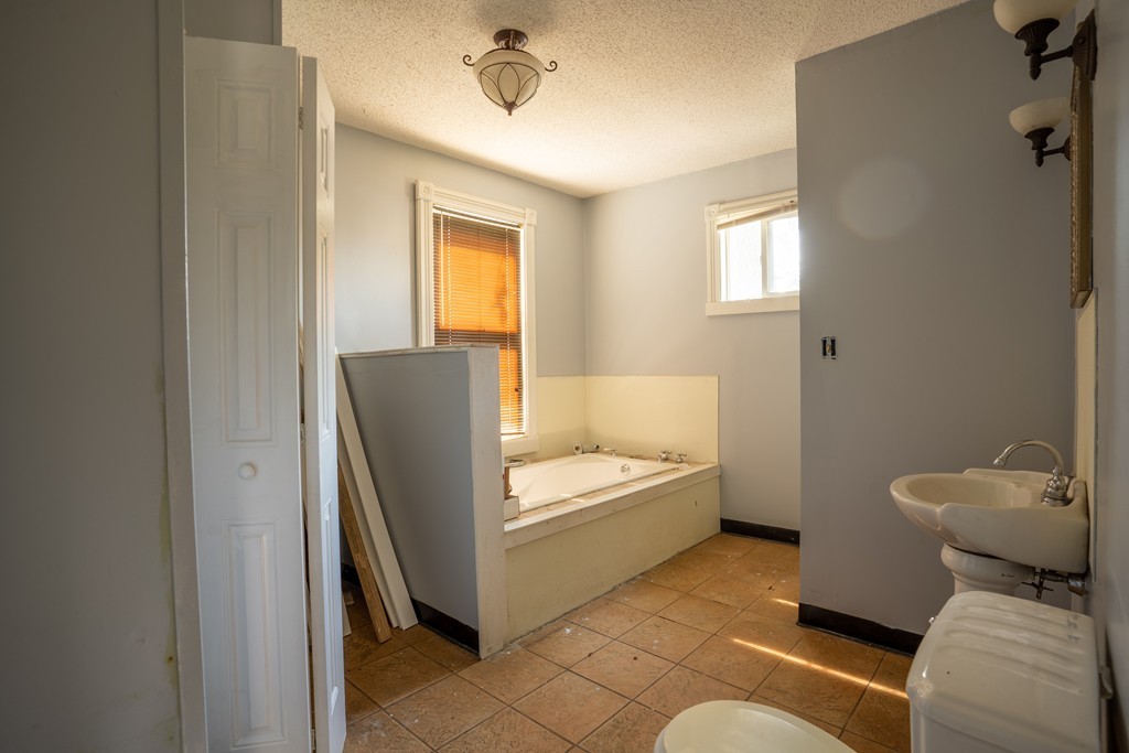 407 Union Street Springfield, MA 01105 - Photo 29 of 31