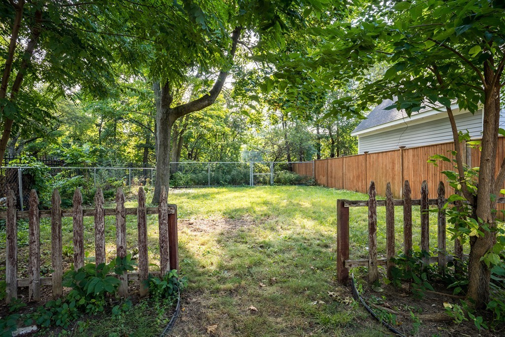 407 Union Street Springfield, MA 01105 - Photo 30 of 31