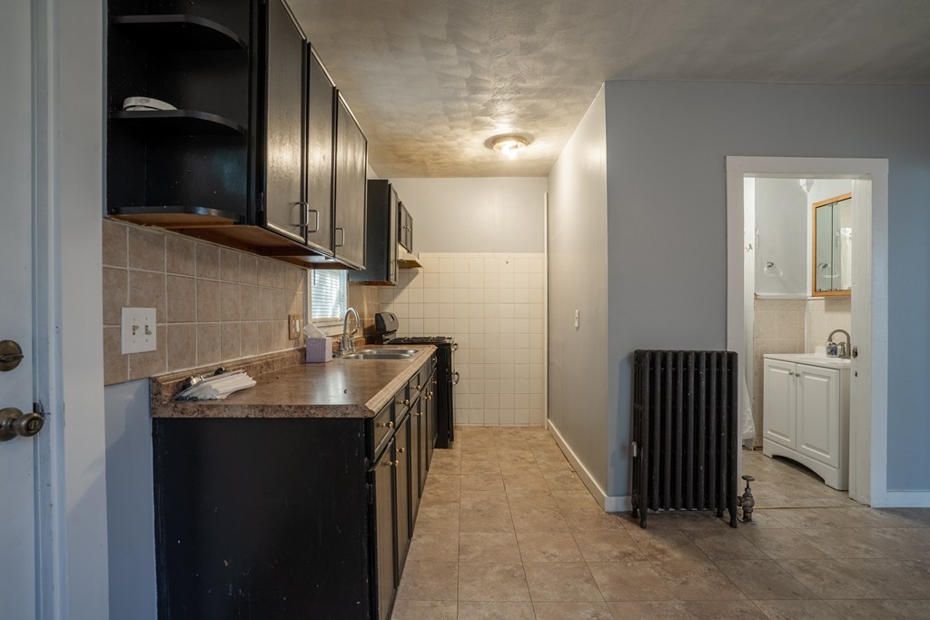 407 Union Street Springfield, MA 01105 - Photo 4 of 31