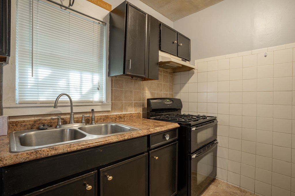 407 Union Street Springfield, MA 01105 - Photo 5 of 31